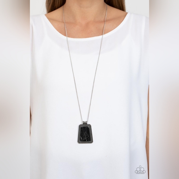 Private Plateau Necklace - Picture 1 of 3